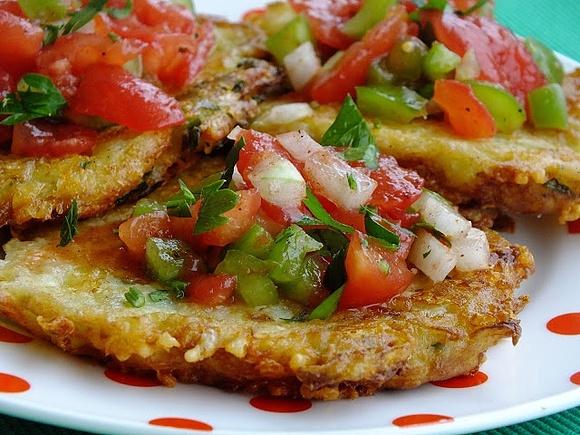 Salsa pomidorowo-paprykowa - przepis na wytrawny sos warzywny