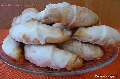 Rogaliki drożdżowe z różanym nadzieniem
