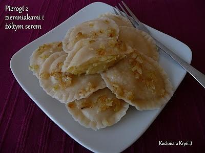 Pierogi z ziemniakami i żółtym serem