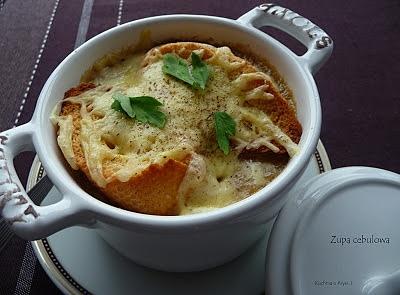 Zupa cebulowa z chrupiącą bagietką i serem