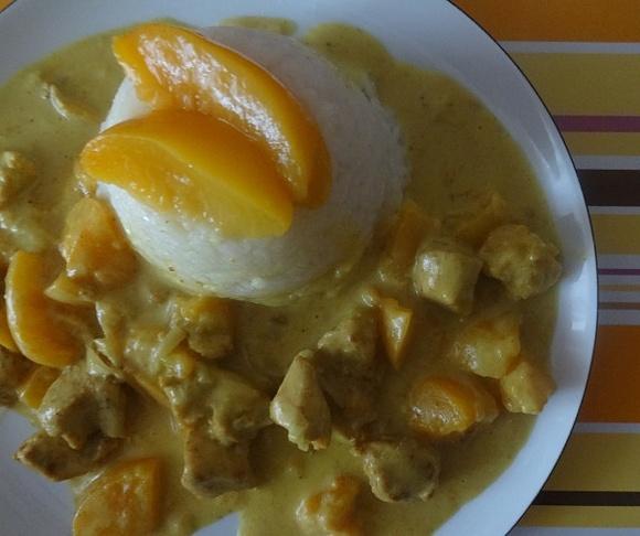 Kurczak curry w mleku kokosowym z brzoskwinią