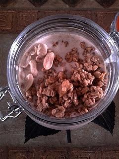 Domowy oatgurt daktylowy z bananem, kiwi i granolą kokosowo-orzechową