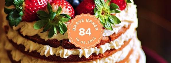 Torcik z kruchego ciasta z orzechami, białą czekoladą, malinami i borówkami