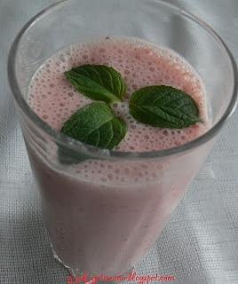 Szejk bananowo-truskawkowy
