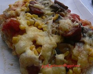 Pizza z kiełbasą
