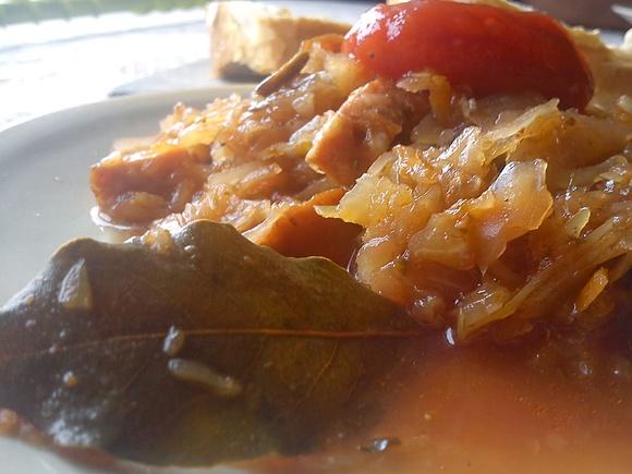 Bigos z kapusty - tradycyjne danie jednogarnkowe