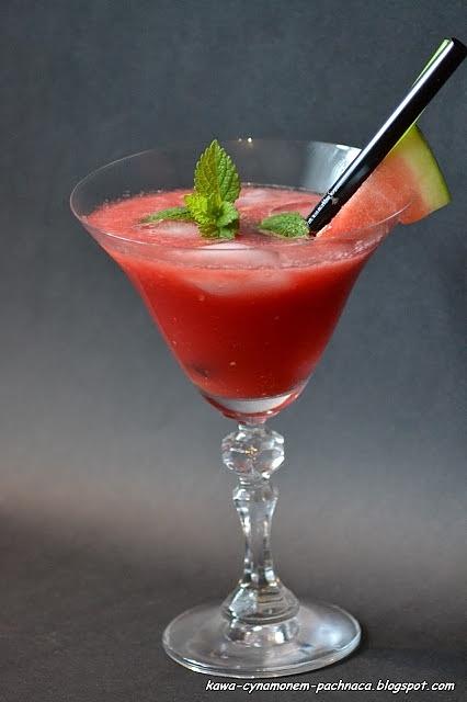 Red Mojito z arbuzem, orzeźwiający drink na gorące dni