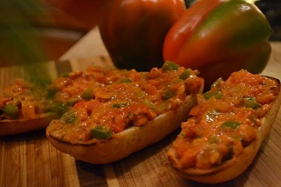 Bruschetta – małe co nieco z nutą bazylii i oregano