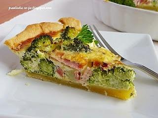 Quiche z brokułami i szynką