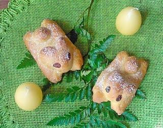 Wielkanocne zajączki ze słodkiego ciasta drożdżowego