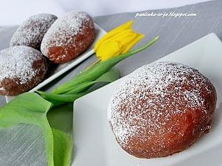 Pączki z marmoladą - przepis na tradycyjne pączki karnawałowe