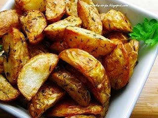 Pieczone ziemniaczki z ziołami – chrupiące i aromatyczne
