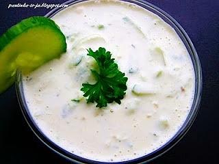 Tzatziki - Grecki sos jogurtowy z ogórkiem i czosnkiem