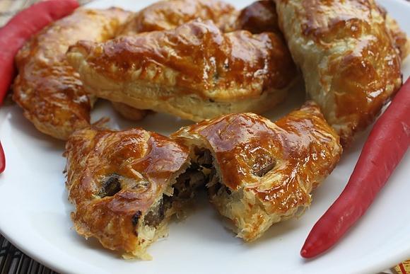 Empanadillas z jagnięciną i warzywami