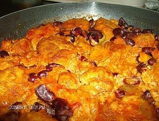 Pulpeciki drobiowe z kaszą manną curry i fasolą
