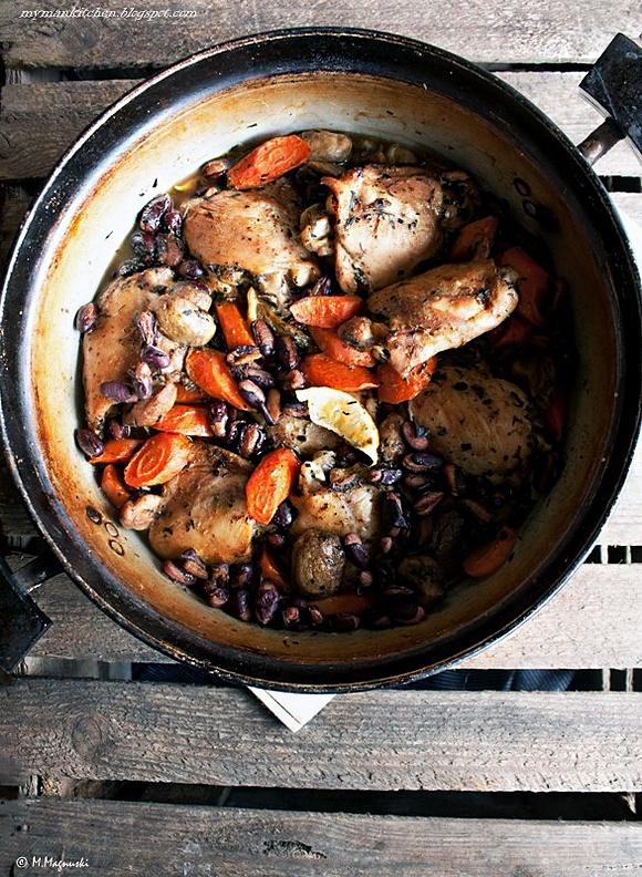Casserole z kurczakiem, marchewką, pieczarkami i czerwoną fasolą