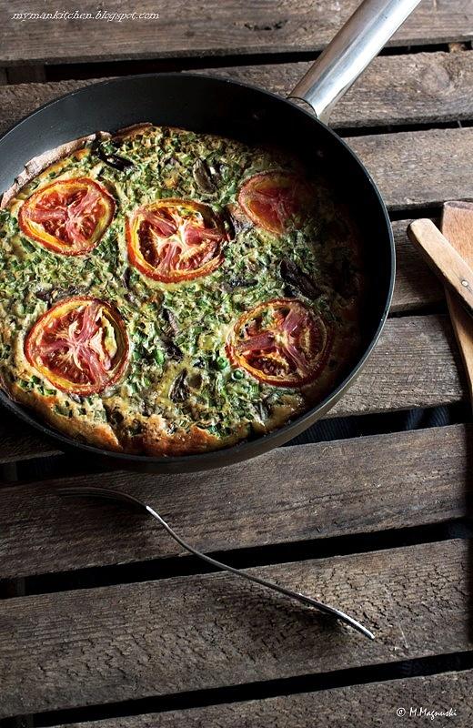 Frittata z pieczarkami pomidorami i szczypiorem
