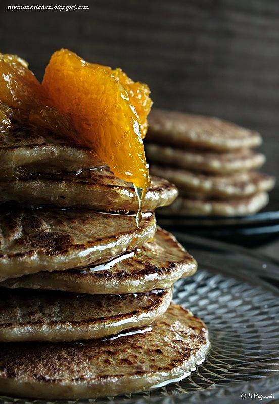 Otrębowe pancakes z syropem miodowo-pomarańczowym