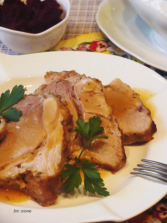 Duszona szyneczka z przyprawami i warzywami