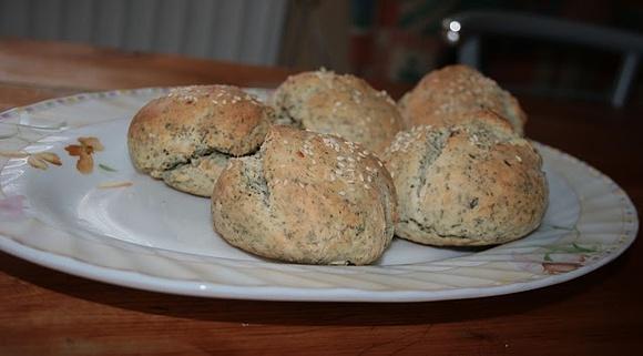 Ziołowe bułki scones z ricottą