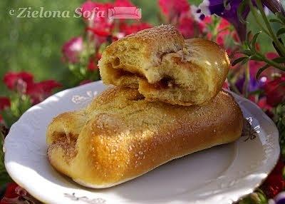 Drożdżówki z ucieraną różą