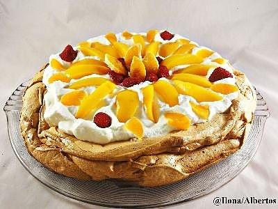 Pavlova - tradycyjny deser z pianą z białek