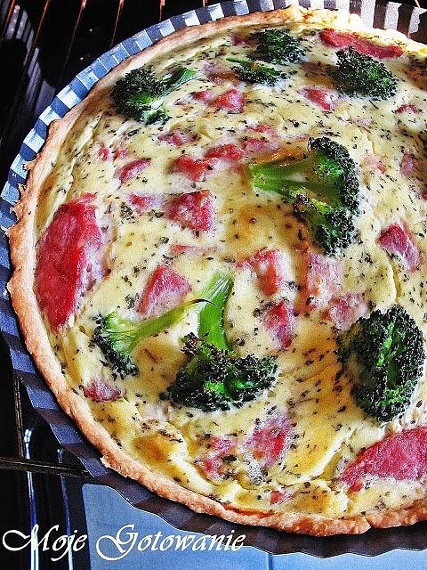 Tarta z kiełbasą i brokułem