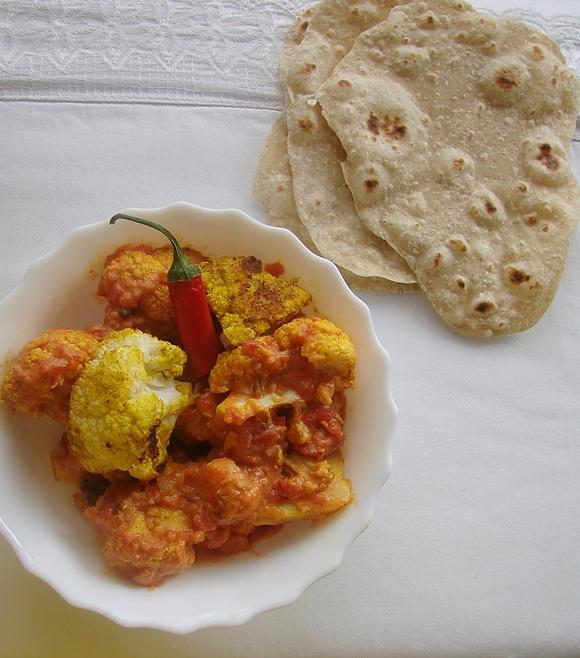 Pieczony kalafior w sosie pomidorowym Makhani Gobi