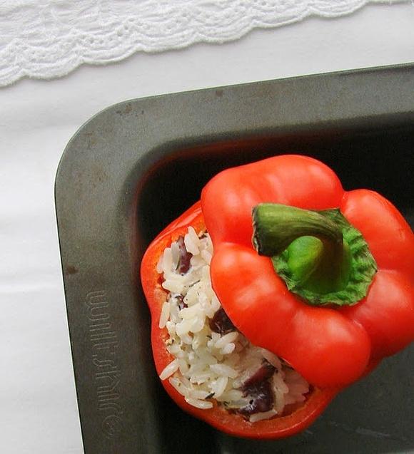 Papryka faszerowana ryżem fetą i żurawiną