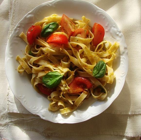 Tagliatelle z pesto trapanese