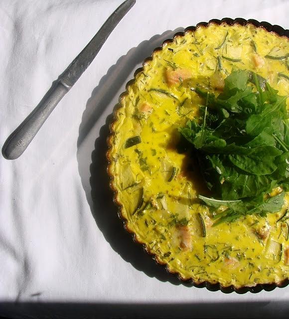 Tarta z łososiem i cukinią