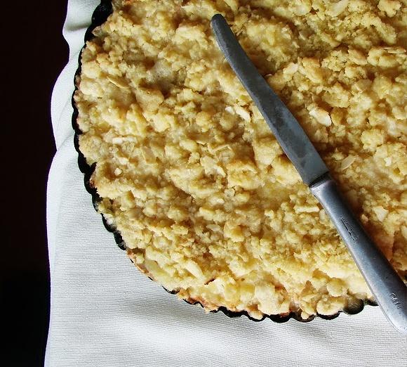 Tarta jabłkowa z migdałową kruszonką