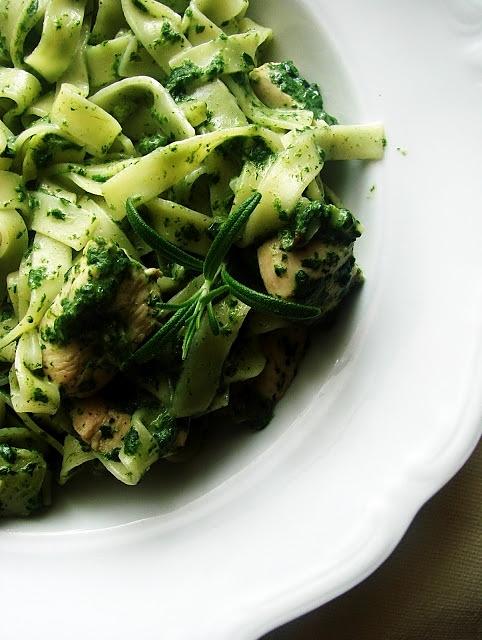 Tagliatelle z kurczakiem i szpinakiem