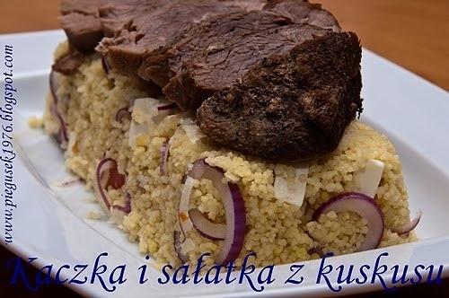 Kaczka z sałatką z kuskusu i fetą