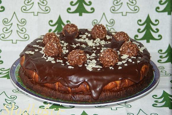 Sernik delikatnie piernikowy z Ferrero Rocher
