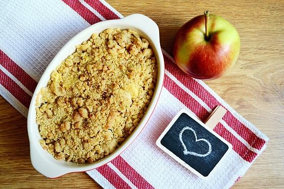 Cynamonowe crumble z jabłkami i żurawiną
