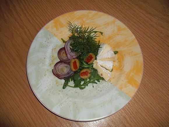 Camembert na sałacie