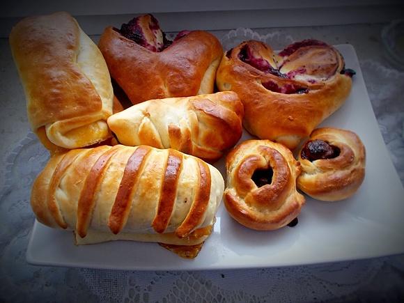 Drożdżówki z drożdży i mleka