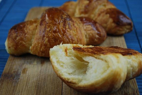 Croissanty domowe – przepisy na świeże i chrupiące wypieki