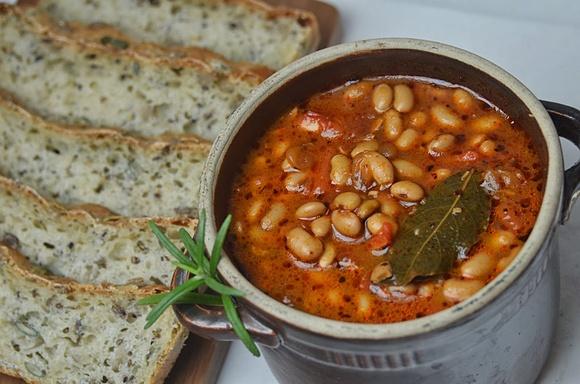 Sojowa potrawka w pomidorach i chili