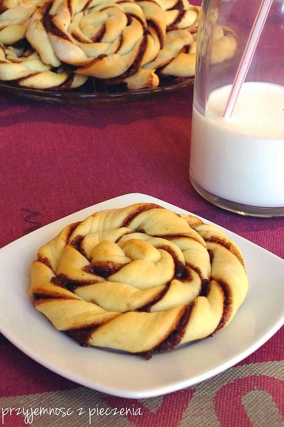 Drożdżowe zawijaski z nutellą