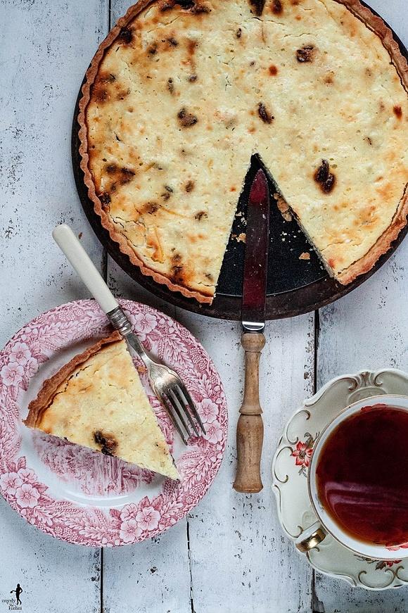 Tradycyjna tarta z Yorkshire z serem wiejskim