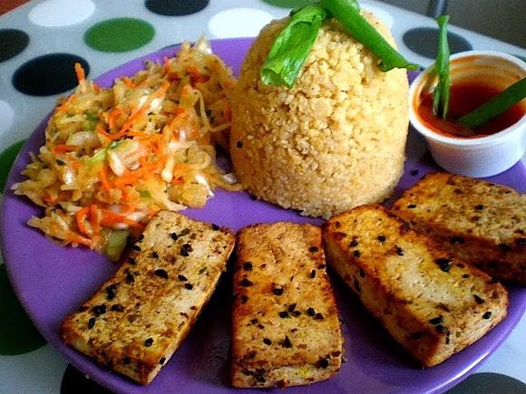 Tofu z czarnuszką i jaglanką