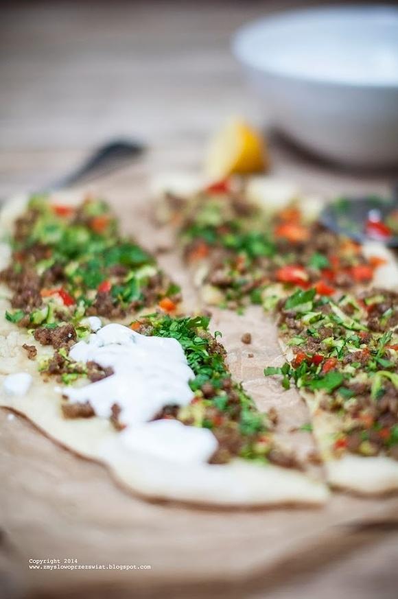 Lahmacun - turecka pizza z mieloną jagnięciną