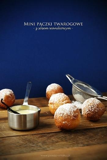Mini pączki twarogowe z sosem waniliowym