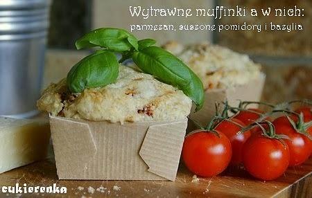 Muffiny z suszonymi pomidorami bazylią i parmezanem