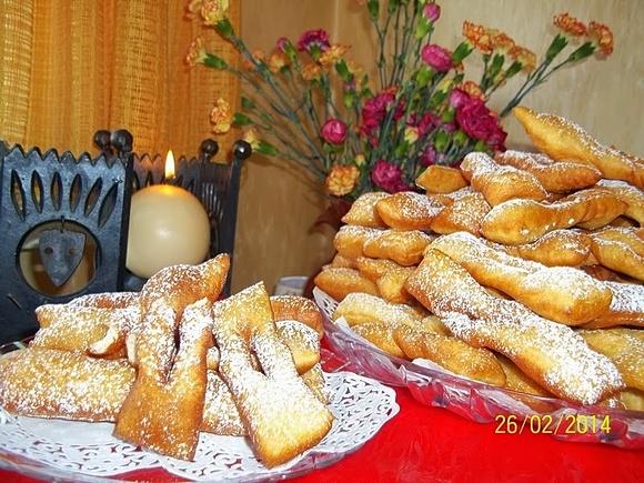 Faworki drożdżowe miękkie na głębokim oleju