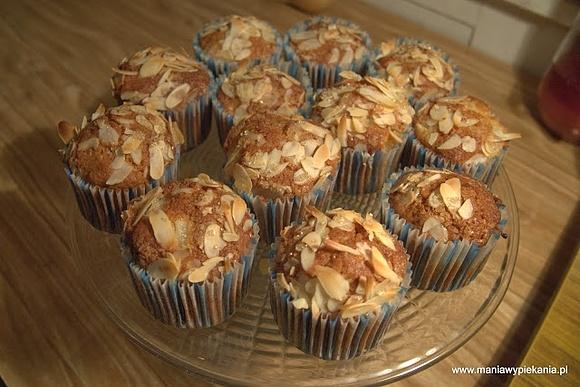 Muffinki z ananasem i płatkami owsianymi