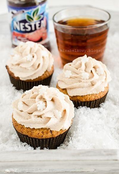 Herbaciane cupcakes z powidłami i cynamonowym kremem