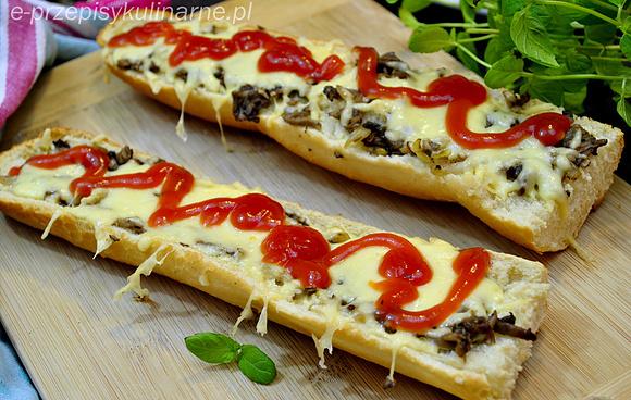 Zapiekanki z pieczarkami i serem żółtym na bagietce